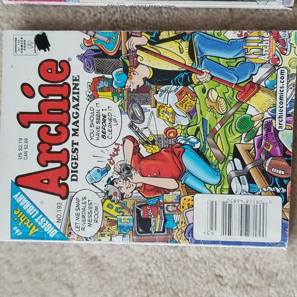 2 Archie Digest Magazine comics - Picture 2 of 8